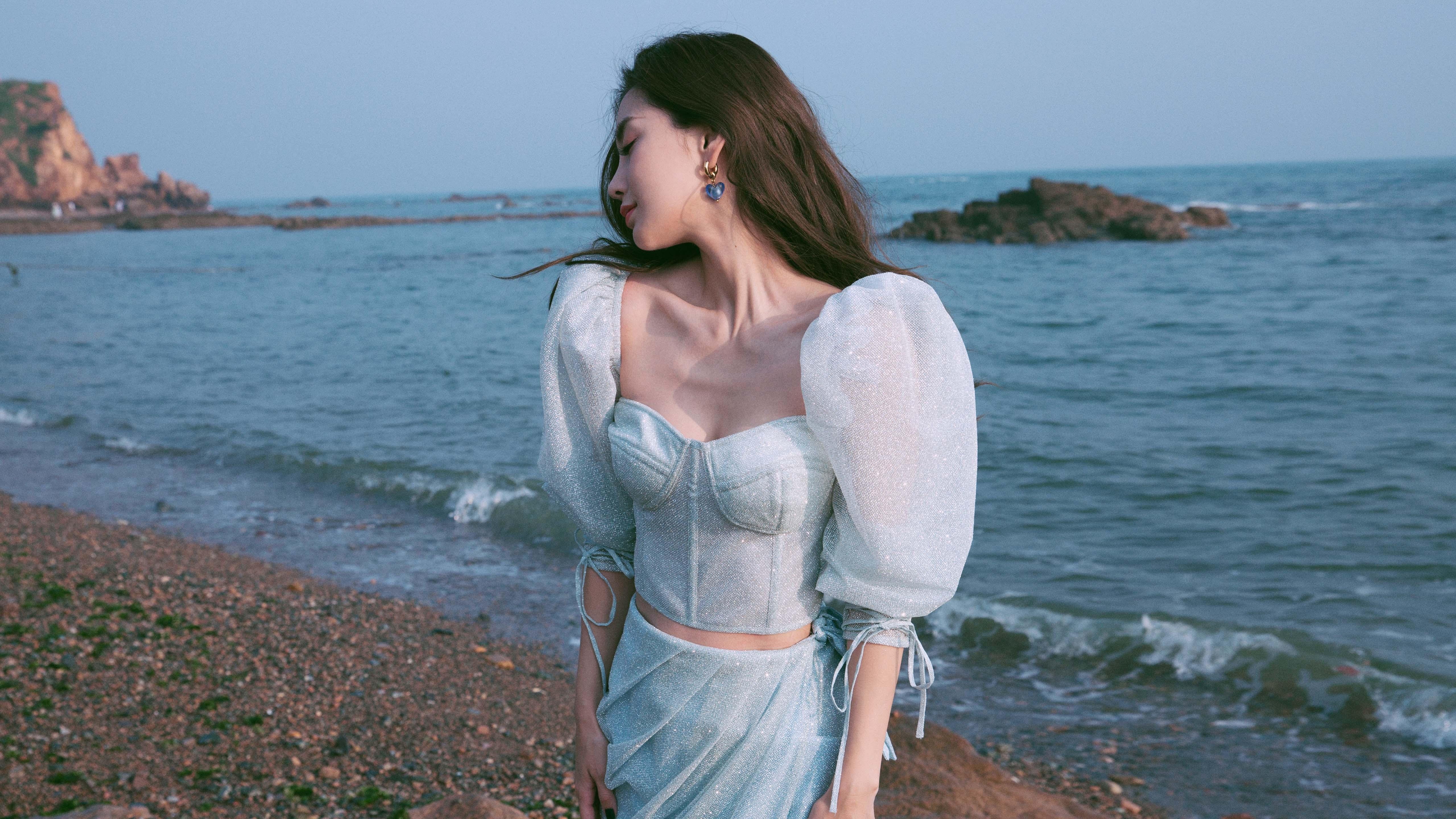 女子篮球训练注重防守协作提升整体防守水平，女子篮球基础训练动作