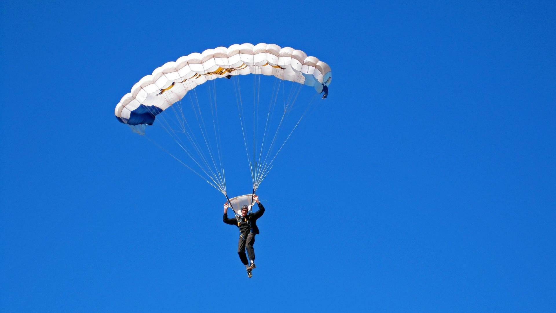 中国足球裁判员培训实现线上线下融合,提升判罚水平,2021足球裁判员培训报名